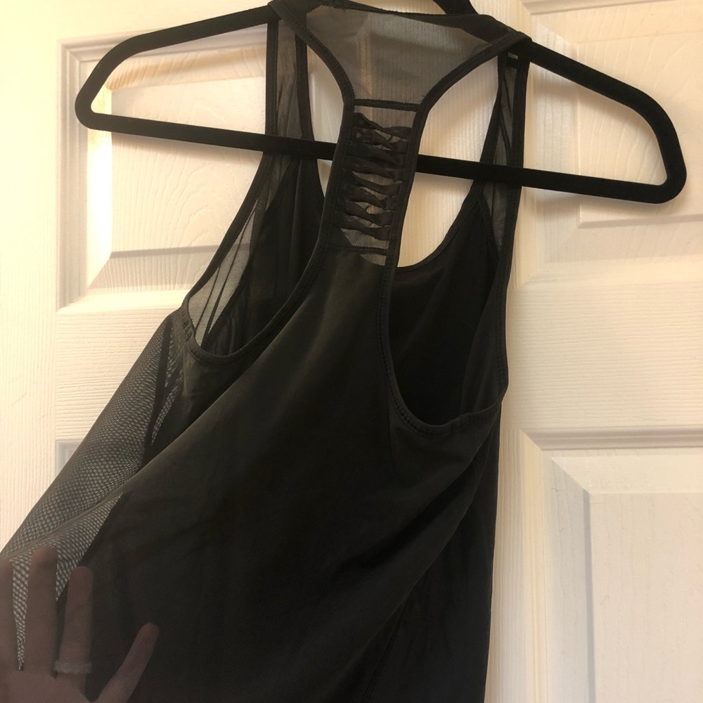 Lululemon black top